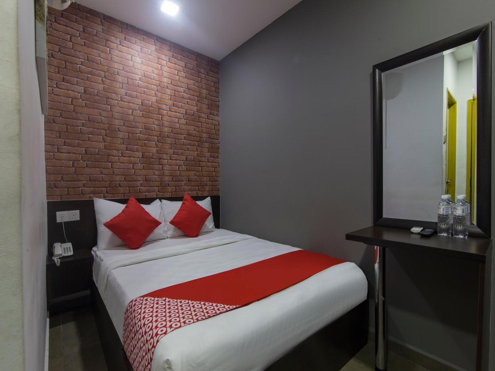 Oyo 876 Hotel Sanctuary Петалінг-Джая Екстер'єр фото